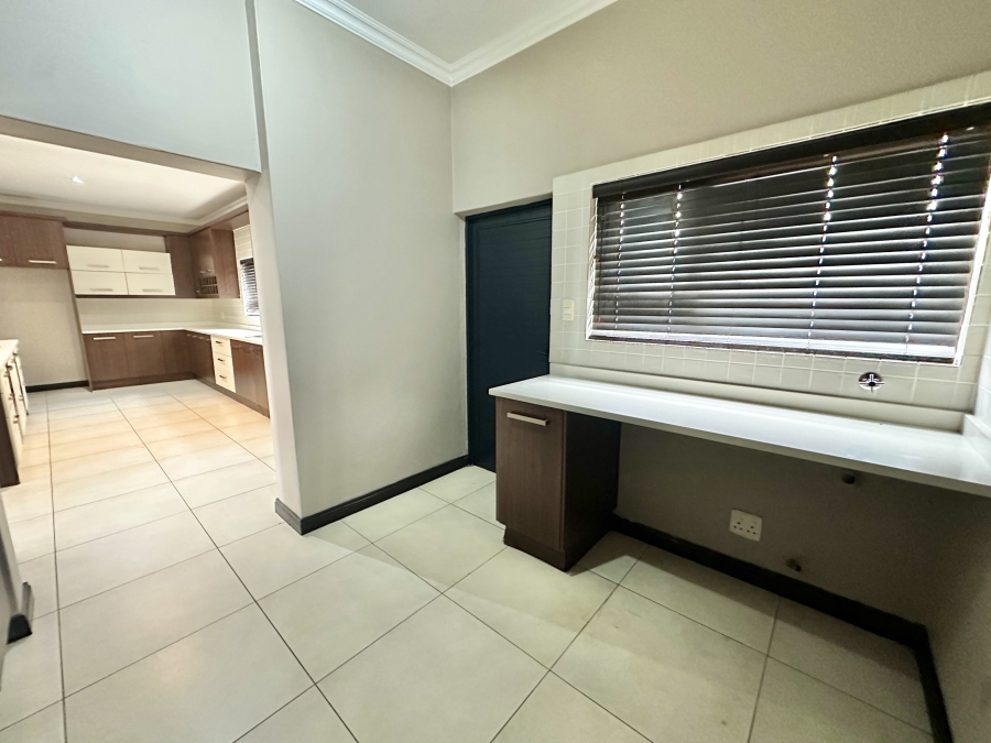 To Let 5 Bedroom Property for Rent in Blue Valley Golf Estate Gauteng