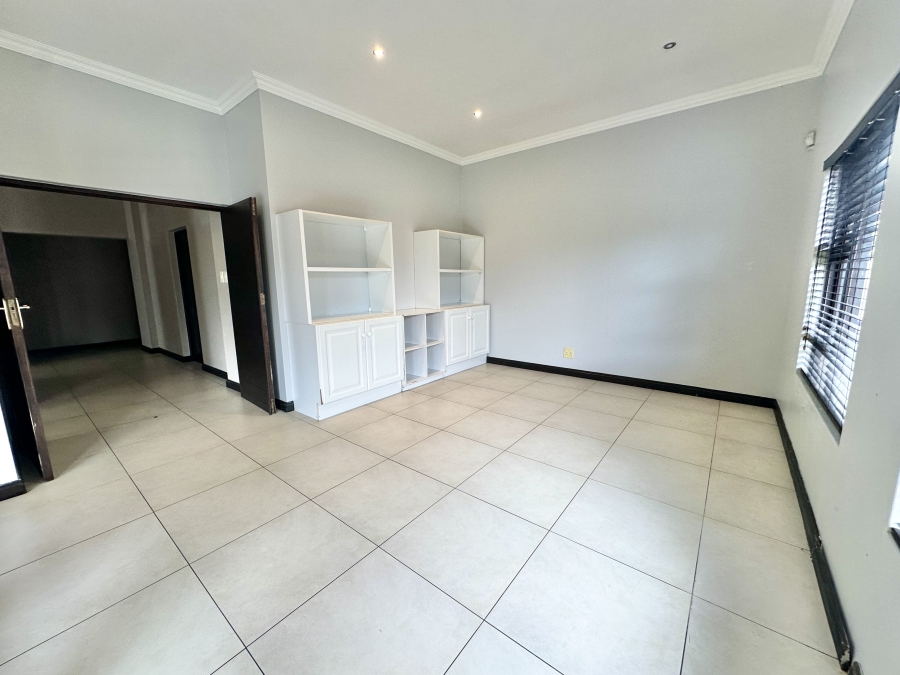 To Let 5 Bedroom Property for Rent in Blue Valley Golf Estate Gauteng