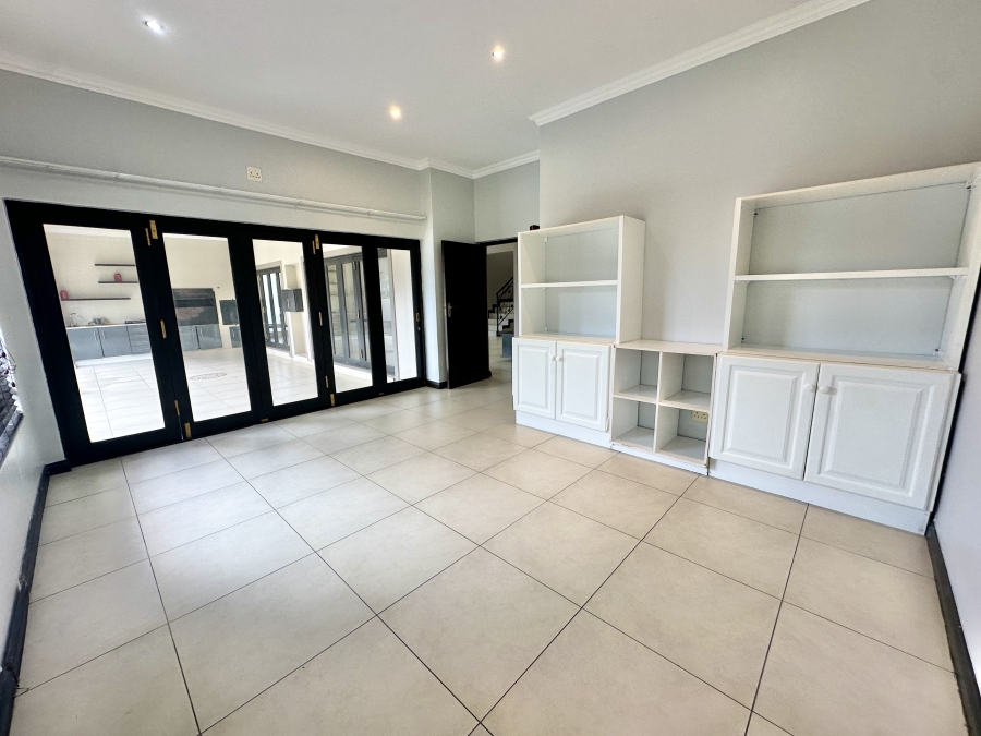 To Let 5 Bedroom Property for Rent in Blue Valley Golf Estate Gauteng
