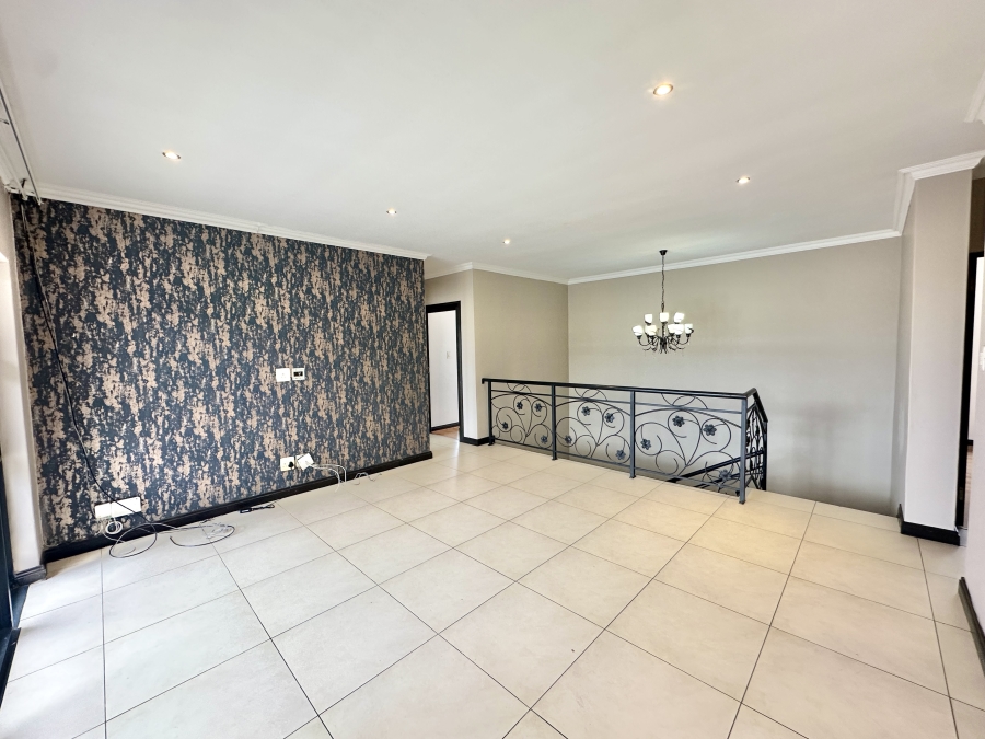 To Let 5 Bedroom Property for Rent in Blue Valley Golf Estate Gauteng