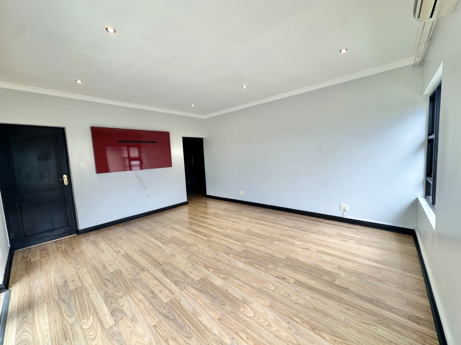 To Let 5 Bedroom Property for Rent in Blue Valley Golf Estate Gauteng