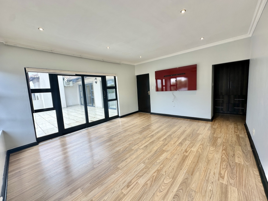 To Let 5 Bedroom Property for Rent in Blue Valley Golf Estate Gauteng