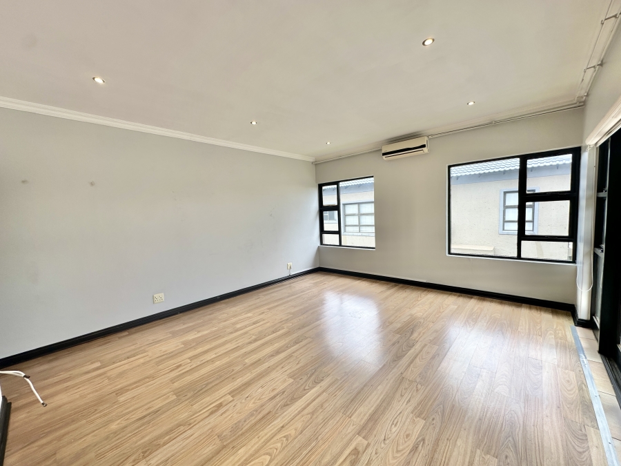To Let 5 Bedroom Property for Rent in Blue Valley Golf Estate Gauteng