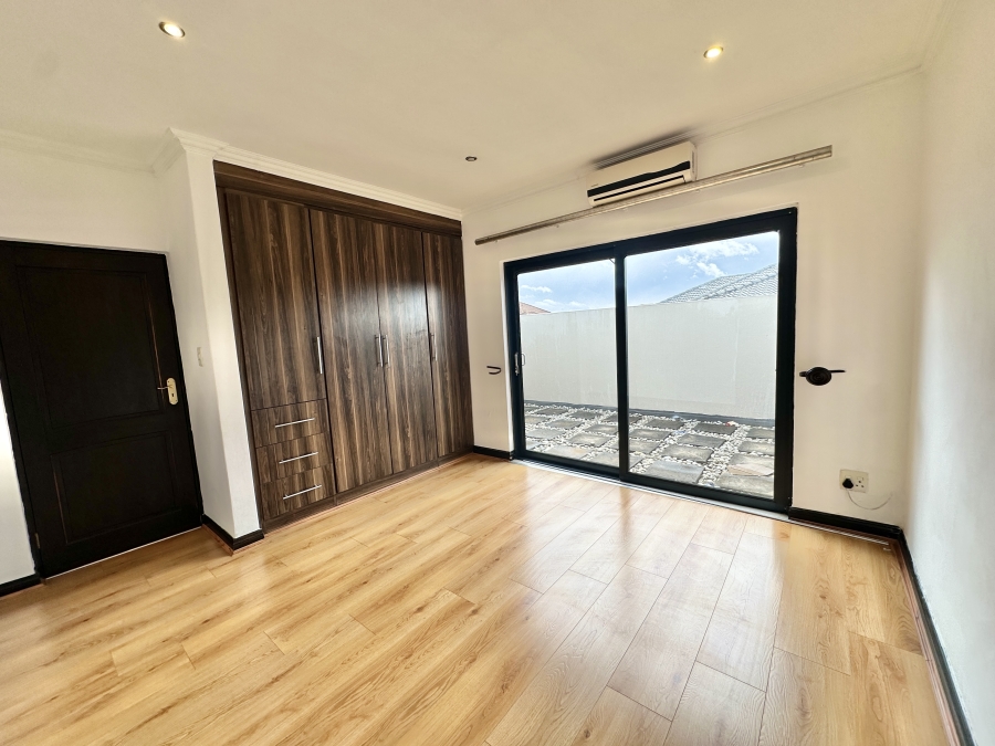 To Let 5 Bedroom Property for Rent in Blue Valley Golf Estate Gauteng