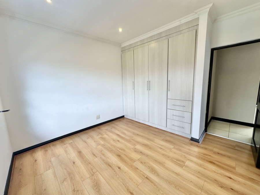 To Let 5 Bedroom Property for Rent in Blue Valley Golf Estate Gauteng