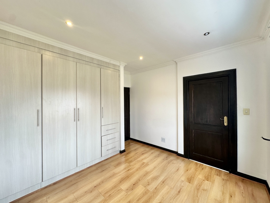 To Let 5 Bedroom Property for Rent in Blue Valley Golf Estate Gauteng