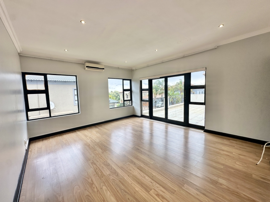 To Let 5 Bedroom Property for Rent in Blue Valley Golf Estate Gauteng