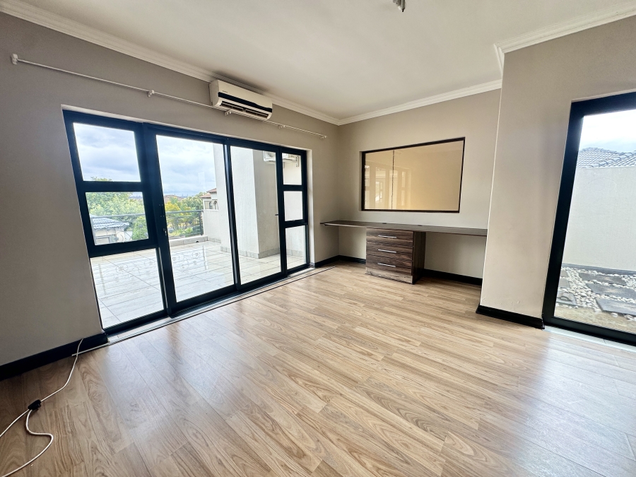 To Let 5 Bedroom Property for Rent in Blue Valley Golf Estate Gauteng