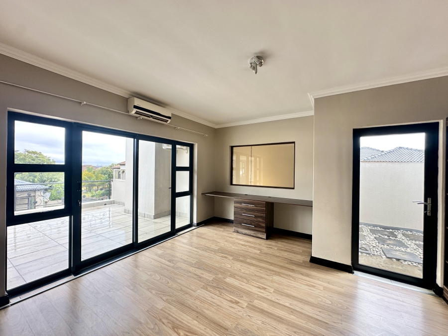 To Let 5 Bedroom Property for Rent in Blue Valley Golf Estate Gauteng