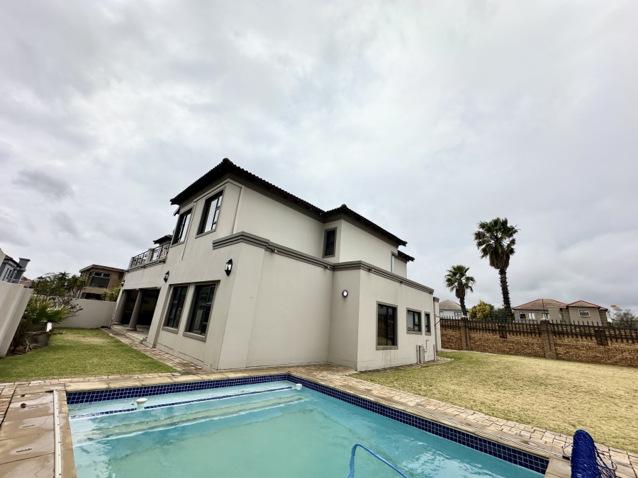 To Let 5 Bedroom Property for Rent in Blue Valley Golf Estate Gauteng
