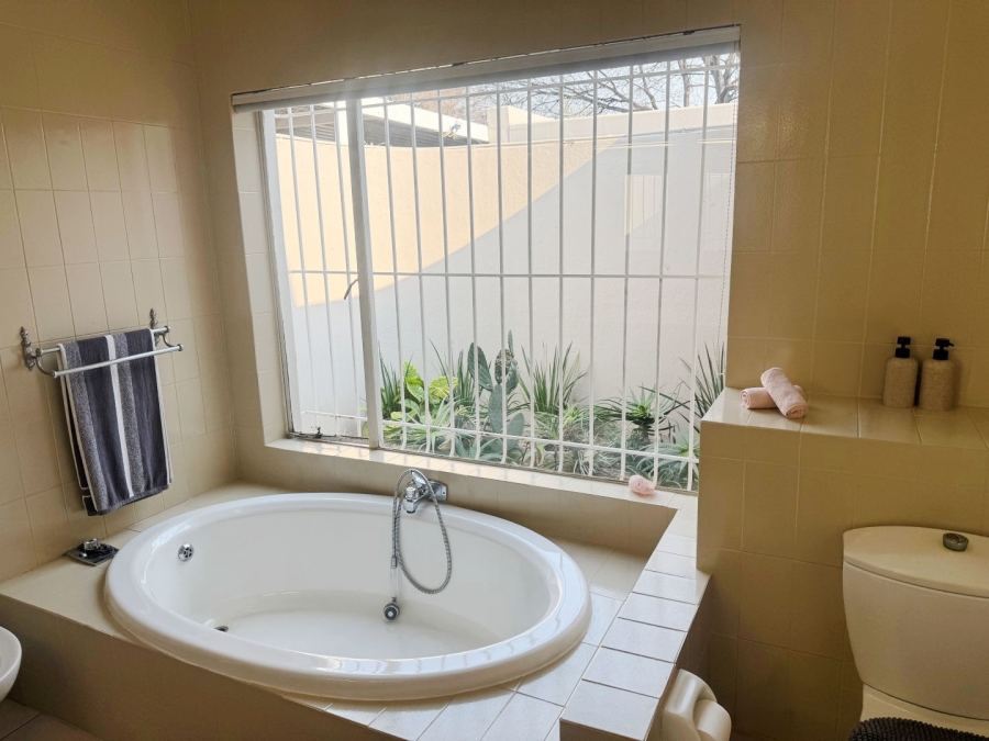 To Let 4 Bedroom Property for Rent in Parkmore Gauteng