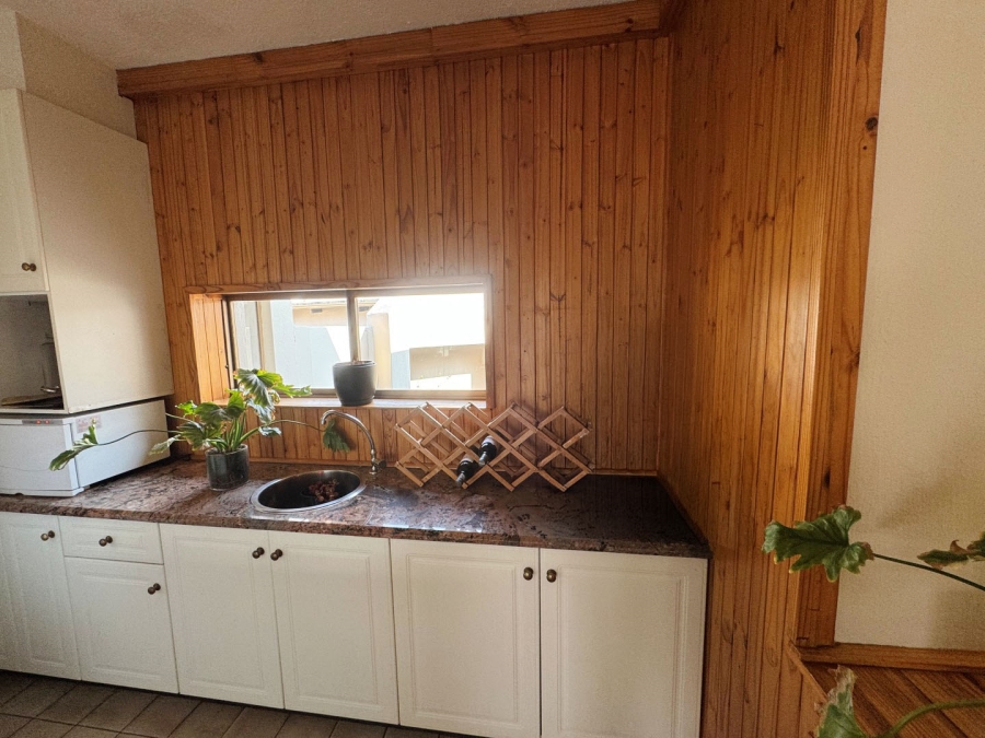 To Let 4 Bedroom Property for Rent in Parkmore Gauteng