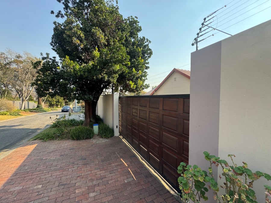 To Let 4 Bedroom Property for Rent in Parkmore Gauteng