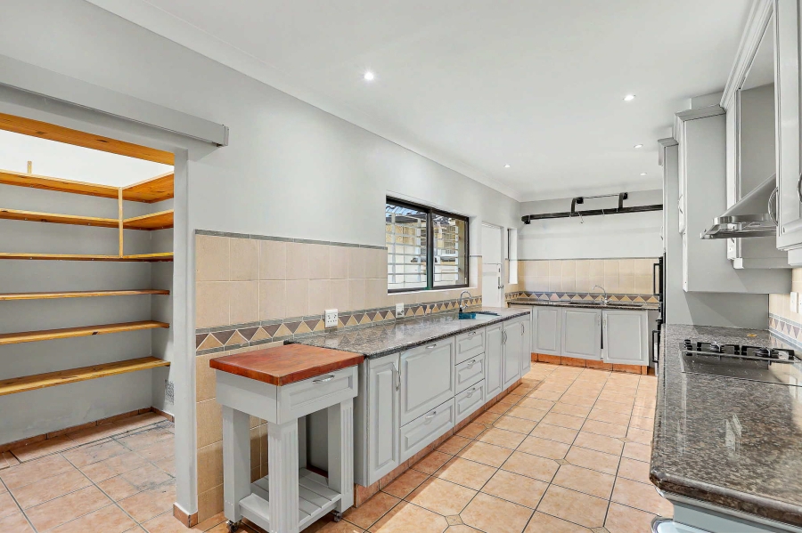 To Let 5 Bedroom Property for Rent in Bryanston Gauteng