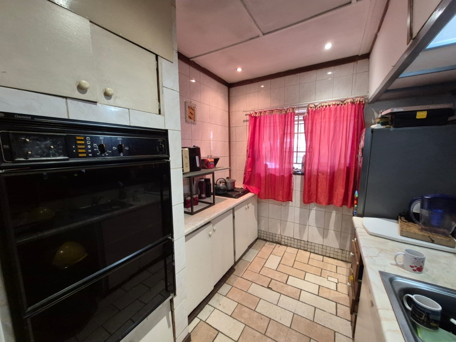 To Let 2 Bedroom Property for Rent in Gezina Gauteng