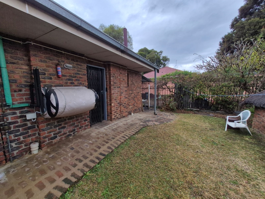 To Let 2 Bedroom Property for Rent in Gezina Gauteng