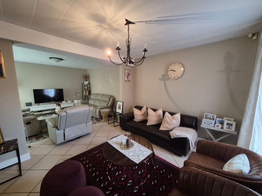 To Let 3 Bedroom Property for Rent in Faerie Glen Gauteng