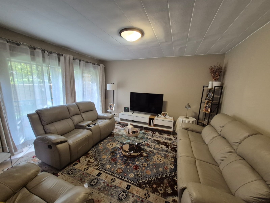 To Let 3 Bedroom Property for Rent in Faerie Glen Gauteng