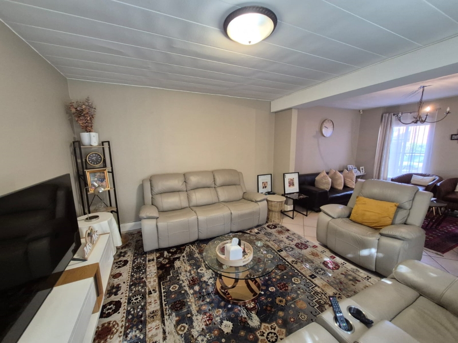 To Let 3 Bedroom Property for Rent in Faerie Glen Gauteng