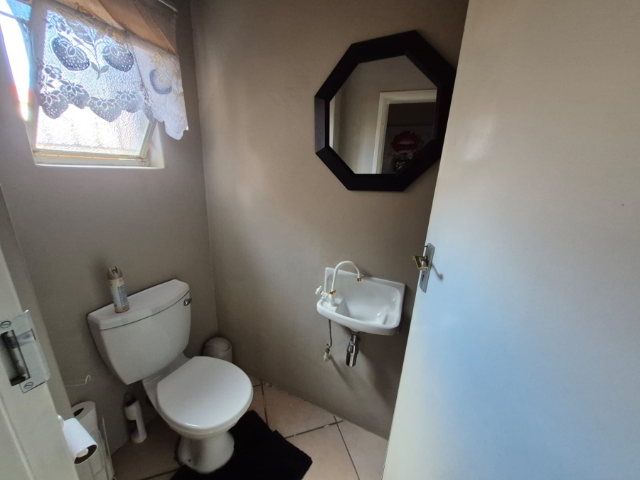 To Let 3 Bedroom Property for Rent in Faerie Glen Gauteng