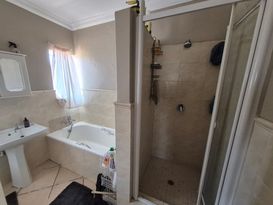 To Let 3 Bedroom Property for Rent in Faerie Glen Gauteng