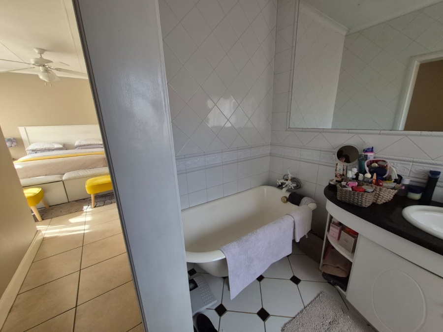 To Let 3 Bedroom Property for Rent in Faerie Glen Gauteng