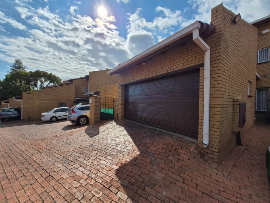 To Let 3 Bedroom Property for Rent in Faerie Glen Gauteng