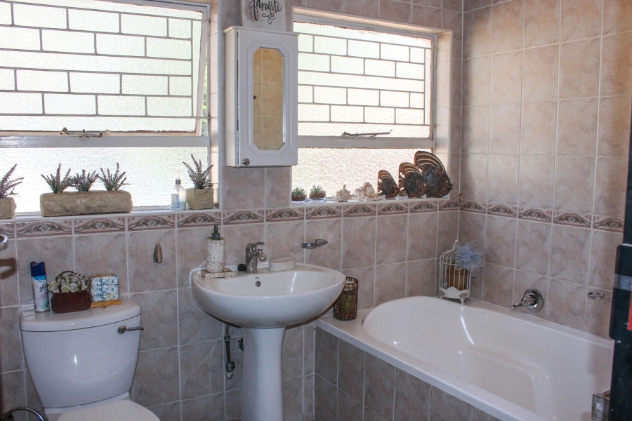 9 Bedroom Property for Sale in Waterkloof Glen Gauteng