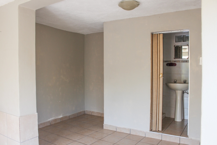9 Bedroom Property for Sale in Waterkloof Glen Gauteng