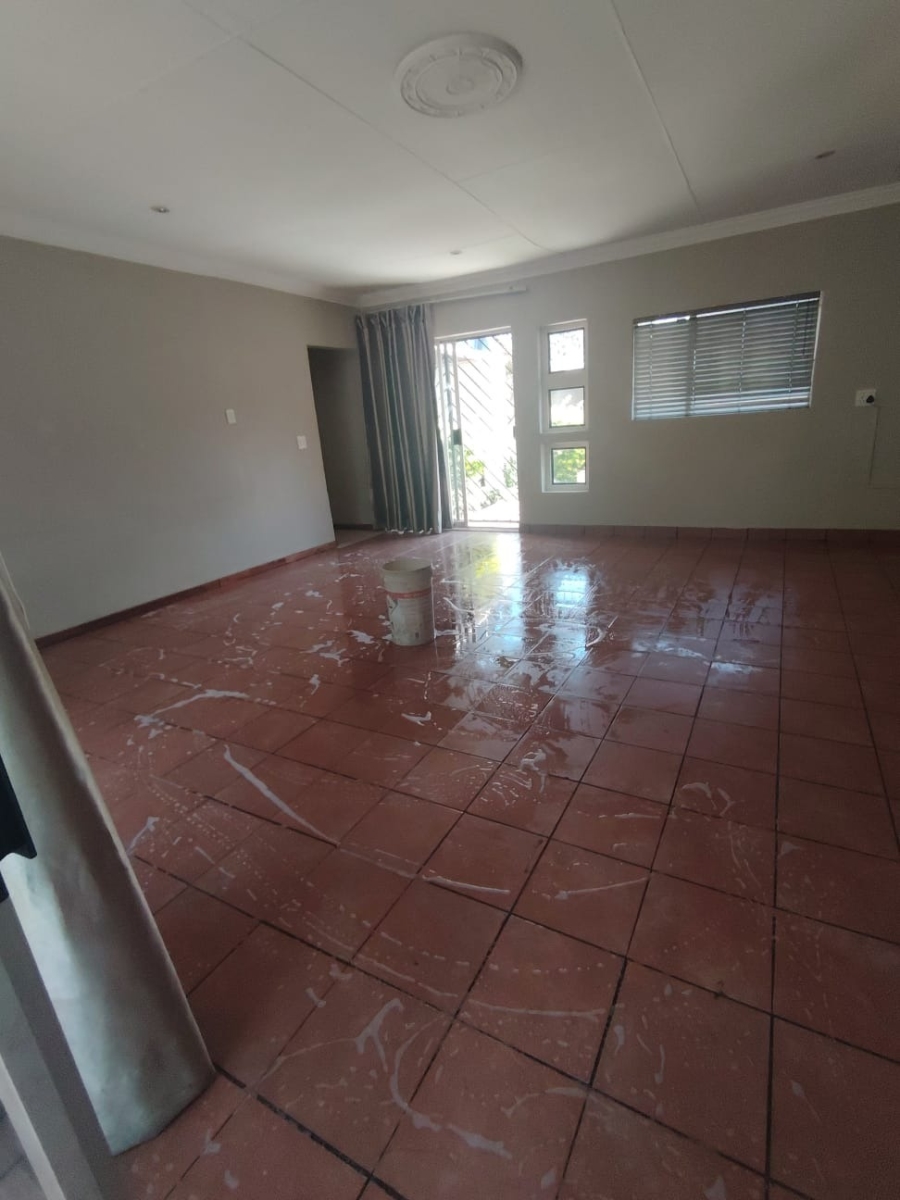9 Bedroom Property for Sale in Waterkloof Glen Gauteng