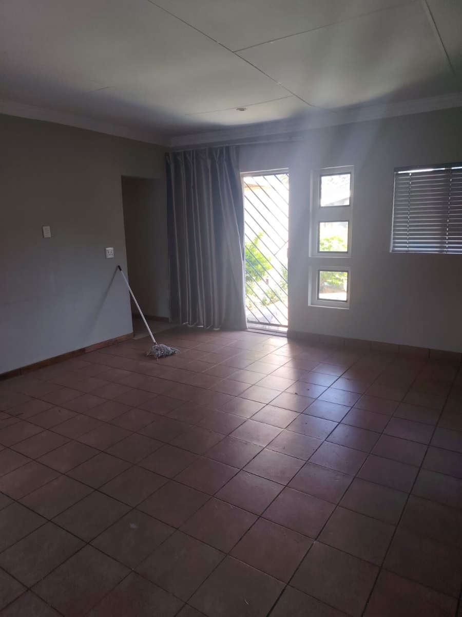 9 Bedroom Property for Sale in Waterkloof Glen Gauteng