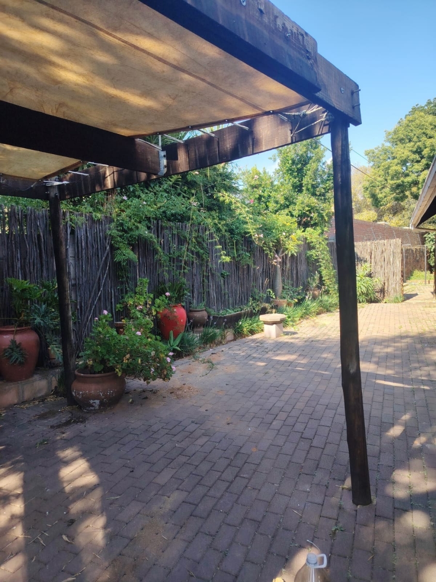 9 Bedroom Property for Sale in Waterkloof Glen Gauteng