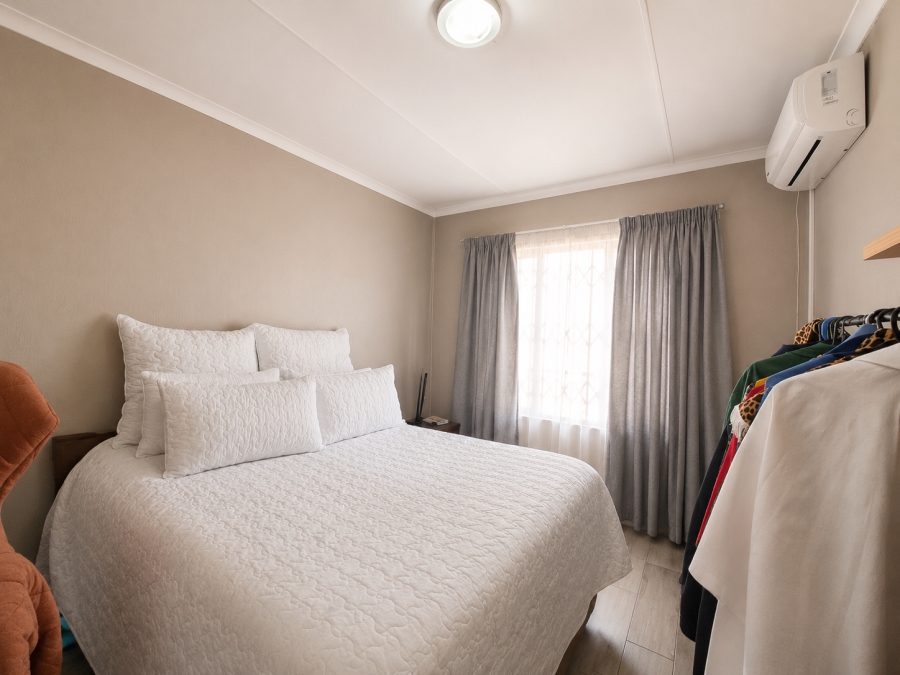 3 Bedroom Property for Sale in Die Hoewes Gauteng