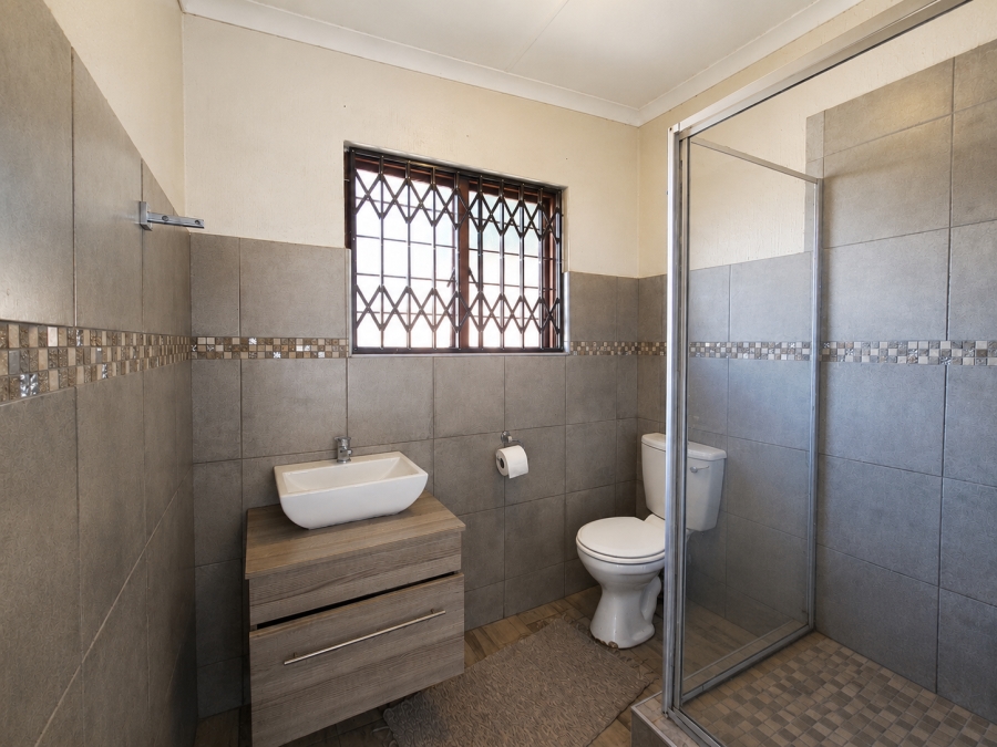 3 Bedroom Property for Sale in Die Hoewes Gauteng