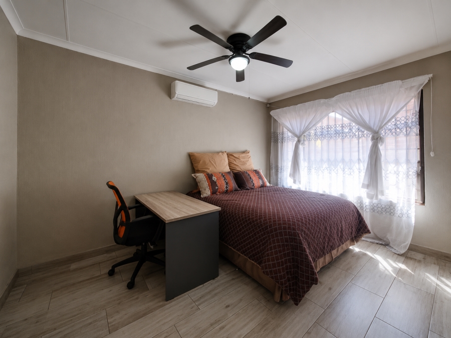 3 Bedroom Property for Sale in Die Hoewes Gauteng