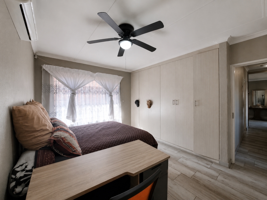 3 Bedroom Property for Sale in Die Hoewes Gauteng