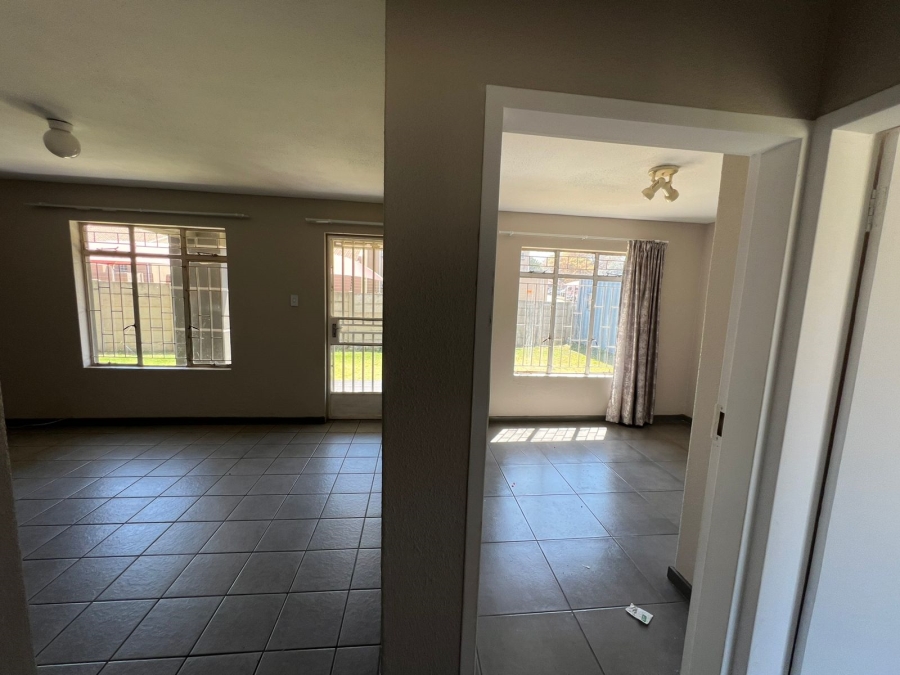 To Let 2 Bedroom Property for Rent in Meyersdal Gauteng