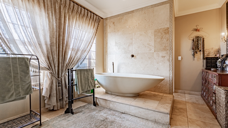 7 Bedroom Property for Sale in Waterkloof Ridge Gauteng