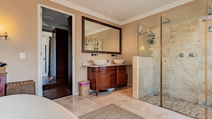 7 Bedroom Property for Sale in Waterkloof Ridge Gauteng