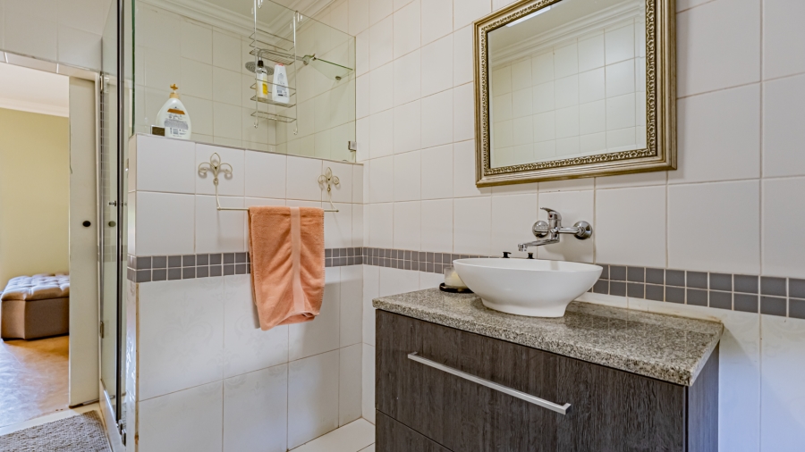 7 Bedroom Property for Sale in Waterkloof Ridge Gauteng