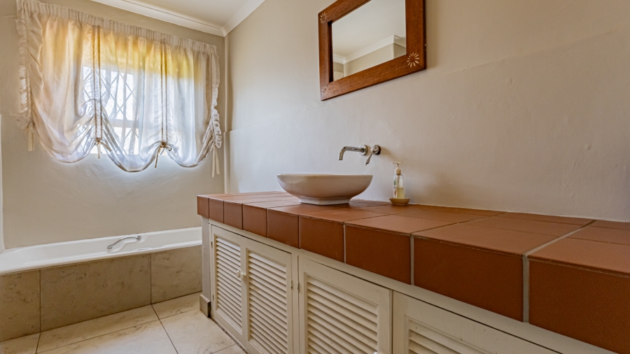 7 Bedroom Property for Sale in Waterkloof Ridge Gauteng
