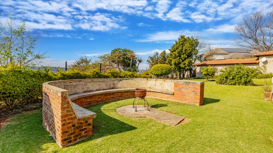 7 Bedroom Property for Sale in Waterkloof Ridge Gauteng