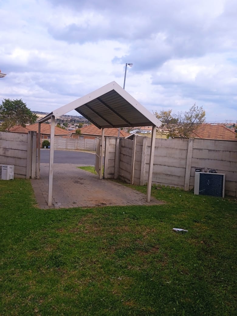 2 Bedroom Property for Sale in Thatch Hill Estate Gauteng