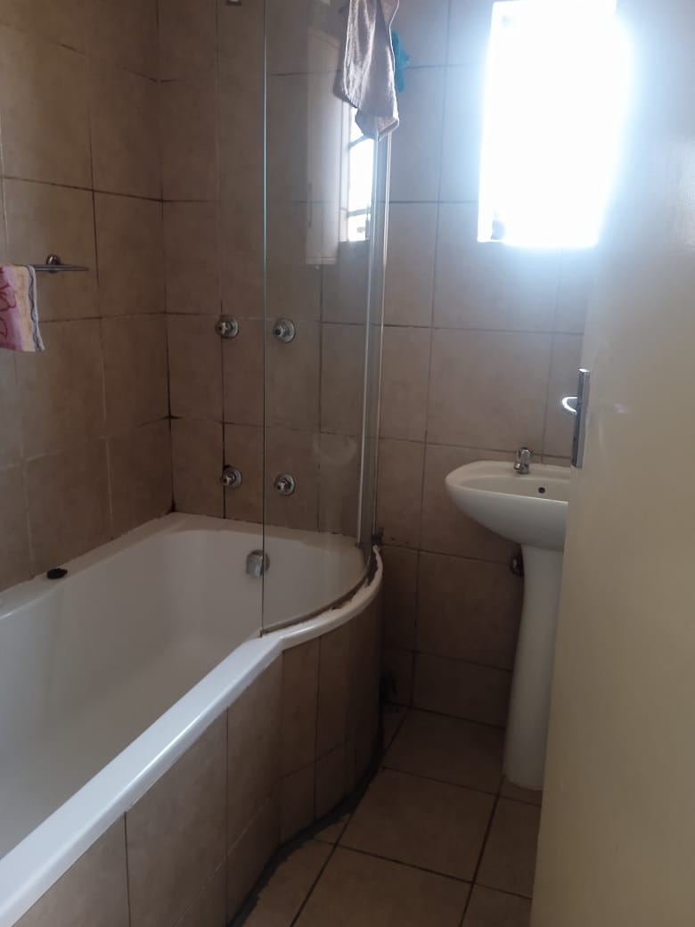 2 Bedroom Property for Sale in Thatch Hill Estate Gauteng