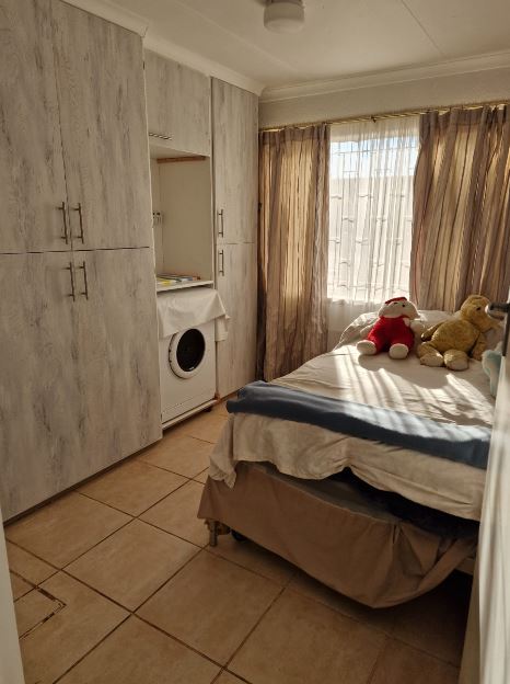 3 Bedroom Property for Sale in Finsbury Gauteng