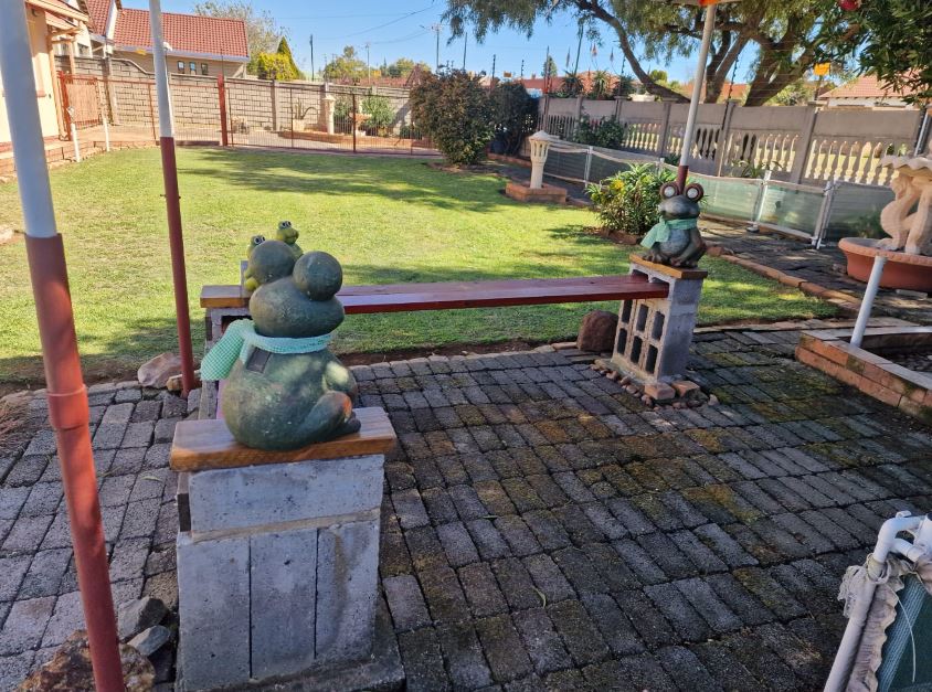 3 Bedroom Property for Sale in Finsbury Gauteng