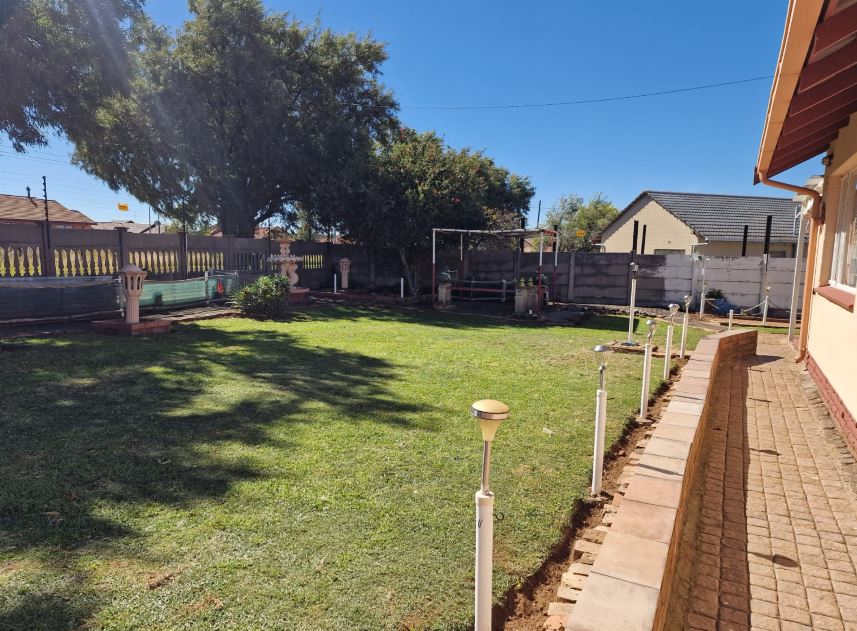 3 Bedroom Property for Sale in Finsbury Gauteng