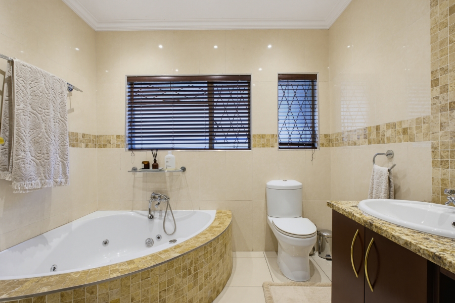 To Let 4 Bedroom Property for Rent in Bedfordview Gauteng