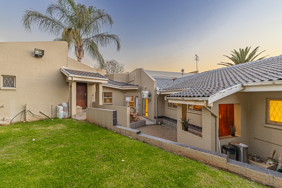 To Let 4 Bedroom Property for Rent in Bedfordview Gauteng