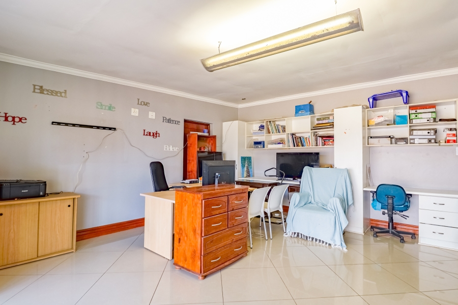 To Let 4 Bedroom Property for Rent in Silver Lakes Golf Estate Gauteng